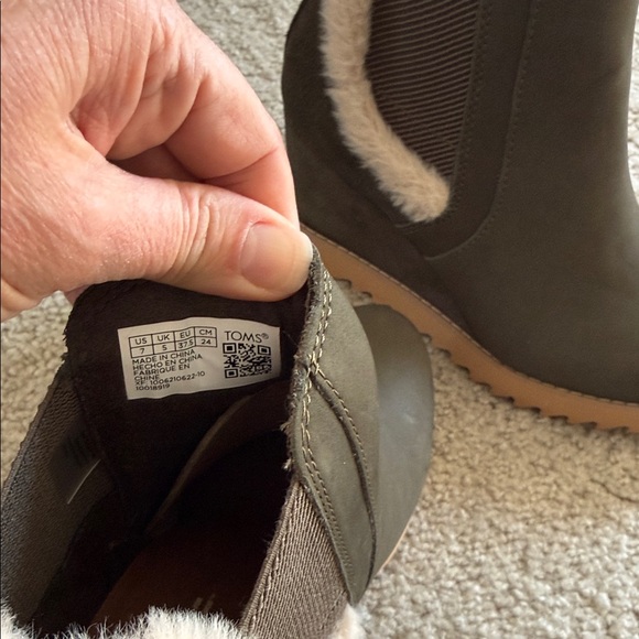Toms Dark Green Ankle Booties with Faux Fur - Picture 5 of 9